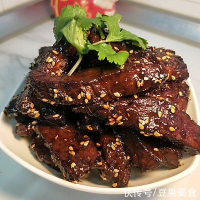 小茴香|你麻辣牛肉条的正宗做法，简单几步，越吃越上瘾