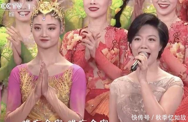 她是星光大道的冠军,曾登央视春晚,如今却在香港街头卖唱