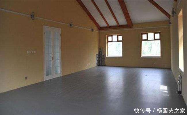 倒地面|头一次见家里装修直接铺水泥,不得不感叹聪明,省钱实用又好看