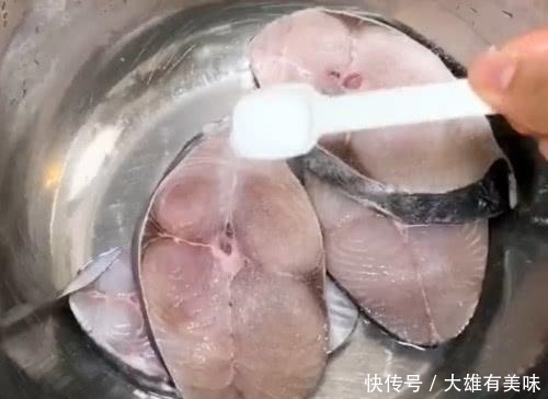 入春后，这鱼再贵也要买，孩子常吃健壮骨骼保护视力，比钙片强！