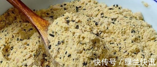 玉米面|早餐吃它,胜过喝豆浆牛奶,维生素钙极高,做一次吃半月