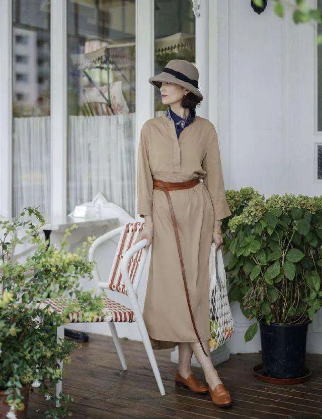 半身裙 女人40岁以后,尽量少用短袖配牛仔裤!学气质穿搭,优雅又减龄