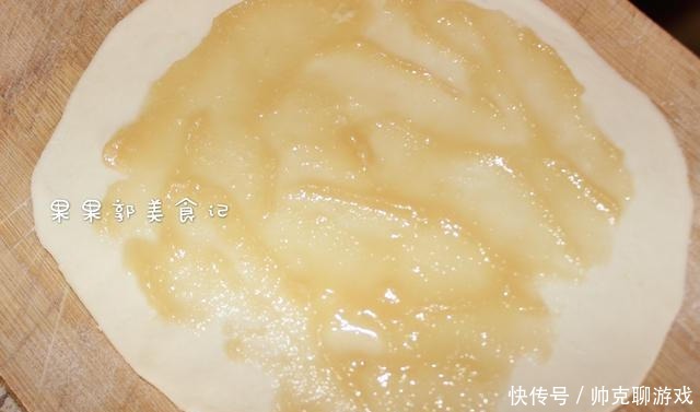 烙饼时,有人烫面,有人抹油,其实都不对,大厨教你正确做法