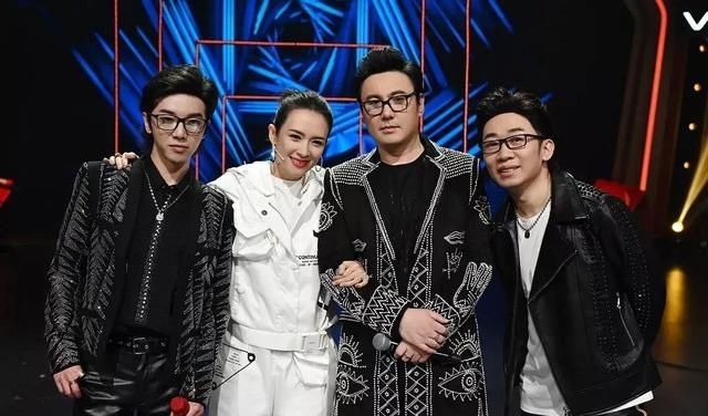 楊瀾|不再硬捧明星的《王牌》,終于變成完整的綜藝,賈玲的話道破真相