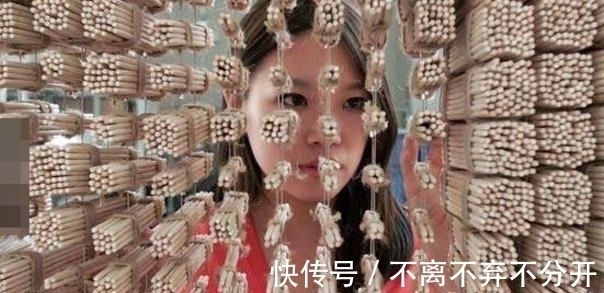 中国人$女孩用6万多根筷子作画,完工后成龙大哥说我买了