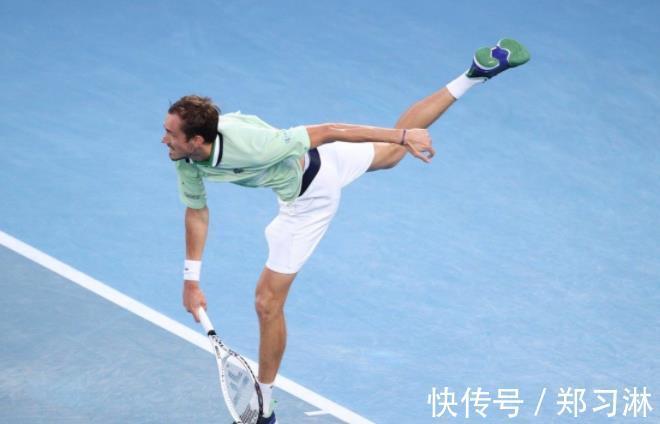 go从0-2到3-2!纳达尔奇迹大翻盘,史上第一GOAT诞生,赛后喜极而泣
