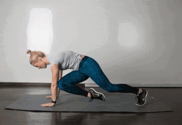 膝盖|什么动作练腹肌效果最好教练推荐4个动作,高效打造腹肌线条