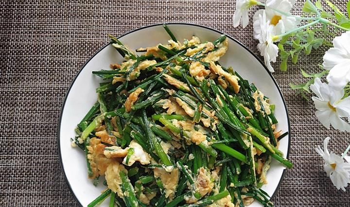 楼道|7月就要吃这菜，鲜嫩清脆，简单一炒，香味飘满楼道，邻居都说香