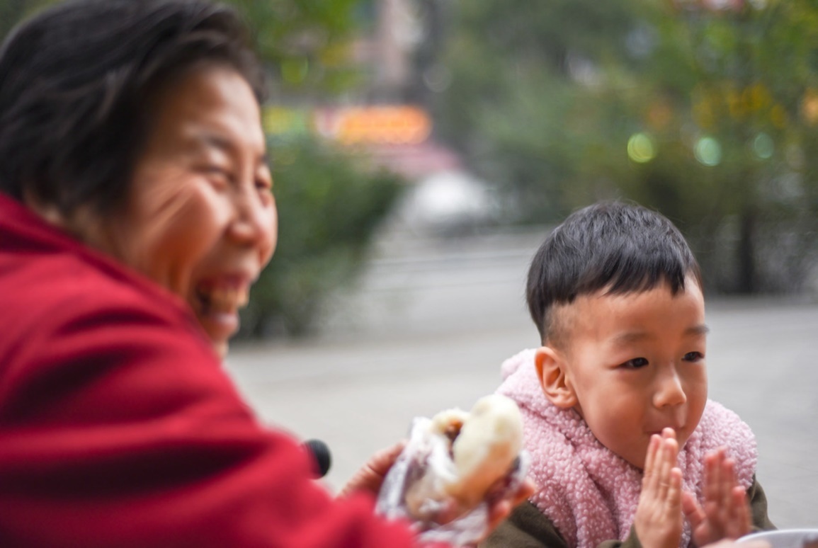 姥姥|为什么孩子更喜欢去奶奶家，而不是姥姥家孩子的回答很现实