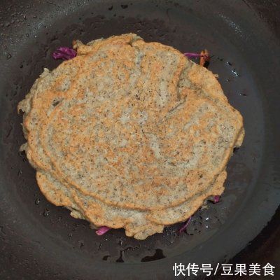 紫甘蓝丝|今晚花10分钟做好豆渣鸡蛋蔬菜饼，明天便当就吃它