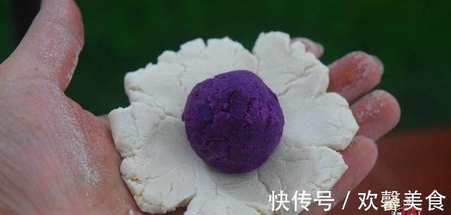 做法|妈妈教我的紫薯糯米糍粑，做法和配方全在这里，你也做来试试看吧