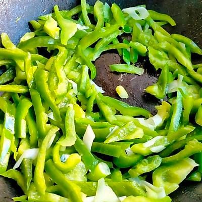 你和幸福就差这一份#一学就会快手菜#青椒炒肉丝