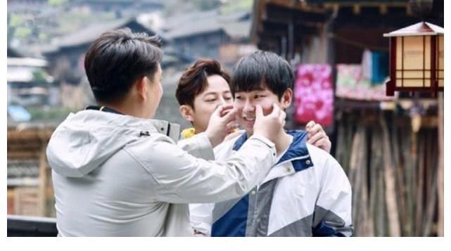 《五哈2》看完最新一期節(jié)目，終于明白現(xiàn)在的彭昱暢到底有多瘦！