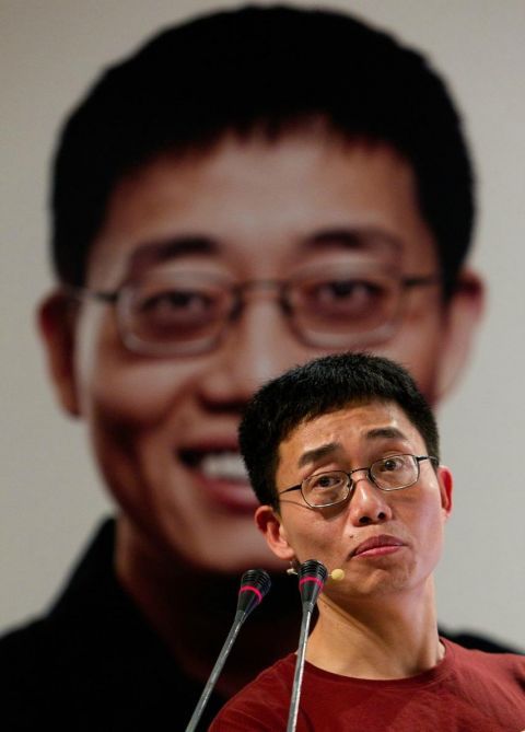 周奇墨|他曾在白宫讲脱口秀调侃拜登,如今屈尊《脱口秀大会》与后辈同台