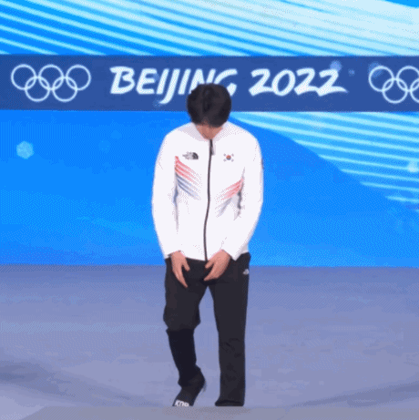 速度滑冰|金珉锡很尴尬，在韩国滑冰队，他似乎成为了那个很不一样的人