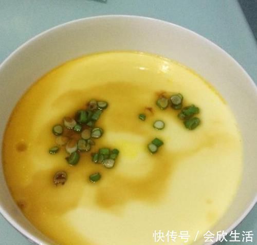 蒸鸡蛋羹，最忌直接加水蒸，再加这一步，鲜嫩无蜂窝，入口即化！