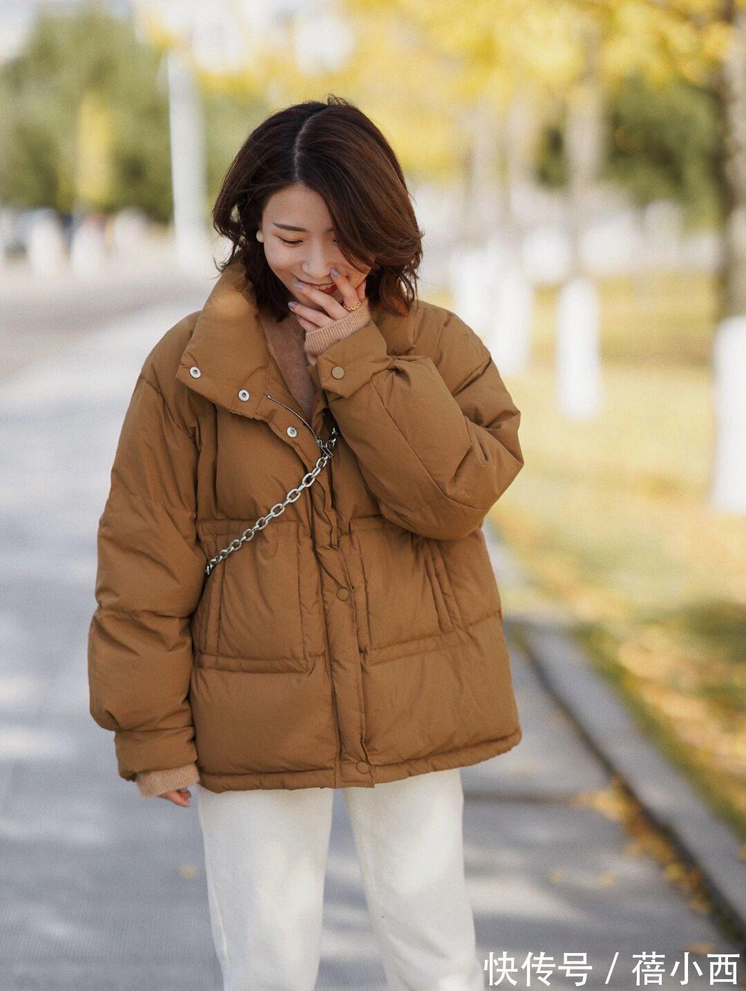 搭配 冬季穿什么“简约又保暖”?首选羽绒服,搭配半身裙或裤子都好看