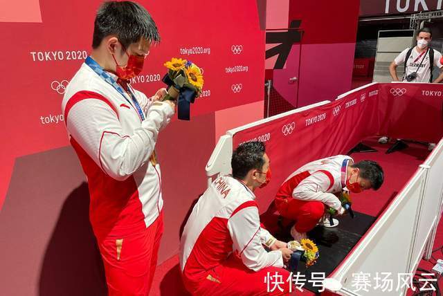 許昕|馬龍?zhí)哿硕自诘厣?！一屆奧運(yùn)創(chuàng)造2個(gè)歷史，劉國(guó)梁曝出他的習(xí)慣