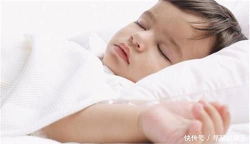 恭喜|1岁内的宝宝，如果睡觉常出现三种反应，恭喜，大脑发育达标了