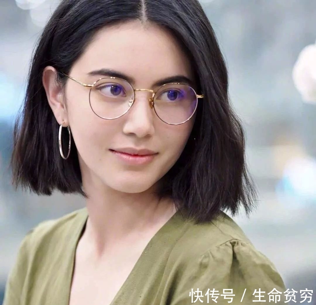 戴上眼镜 换副眼镜就能改善这6个脸部bug?我信了!