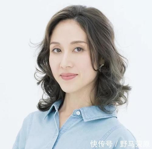 日本妈妈|中老年女人烫发别选“小卷”，学日本妈妈，烫这些“大卷”更减龄