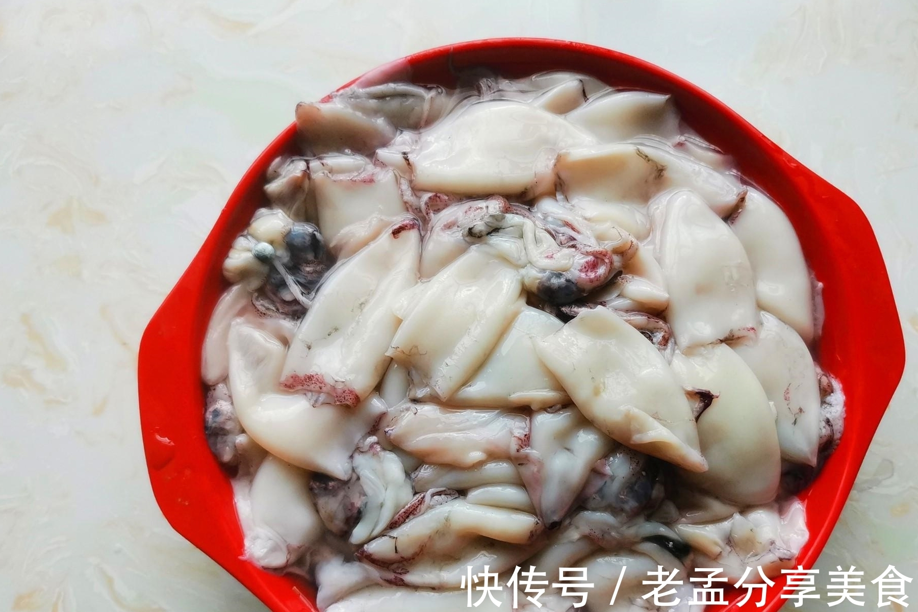 这道菜肴非常适合女士吃,味道鲜美,口感鲜嫩,吃了还不长肉