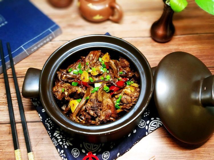 秋冬碰到这肉别手软，蛋白质是猪肉2倍，钙是牛肉3倍，营养滋补