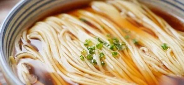  南方人吃面和北方人吃面，差别在哪吃货一眼就看出，不服来辩