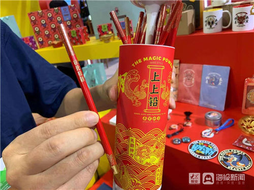 镇纸|“衣冠神兽”“兵兵有礼”,西安的“明潮”这厢有礼啦