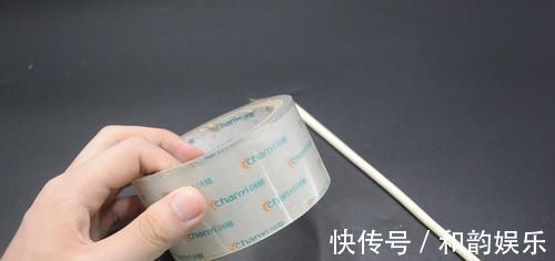透明胶带上放一根筷子，真是厉害了，好多人还不清楚，都看看吧