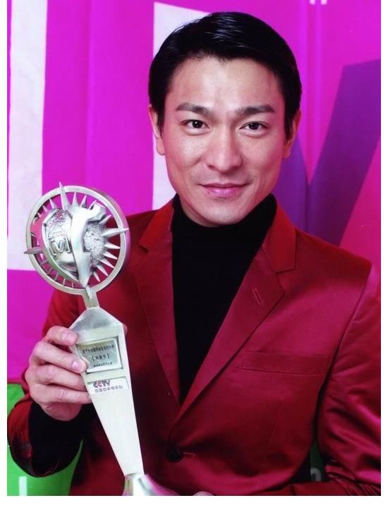 长虹|刘德华不上综艺,要出演《流浪地球2》,表示要在78岁时上太空