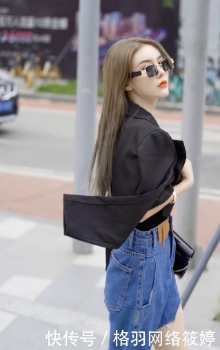 风格|酷女孩的夏日穿搭,黑色背心搭配牛仔裤,宛若一个国际超模