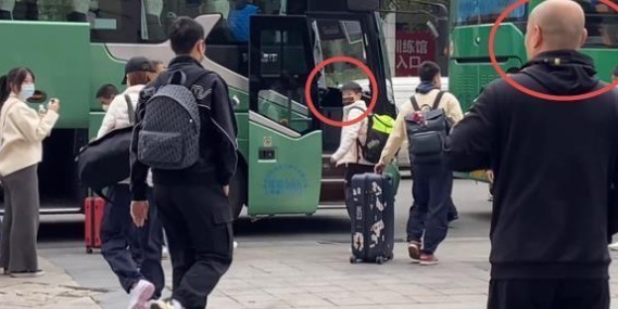 教练|杨广弟为何自愿掏腰包帮助孙颖莎?恩师生日,看莎莎举动就知道了
