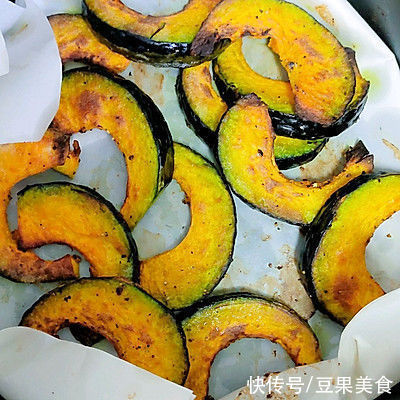 这道空气炸锅烤南瓜一上桌,全家都爱吃