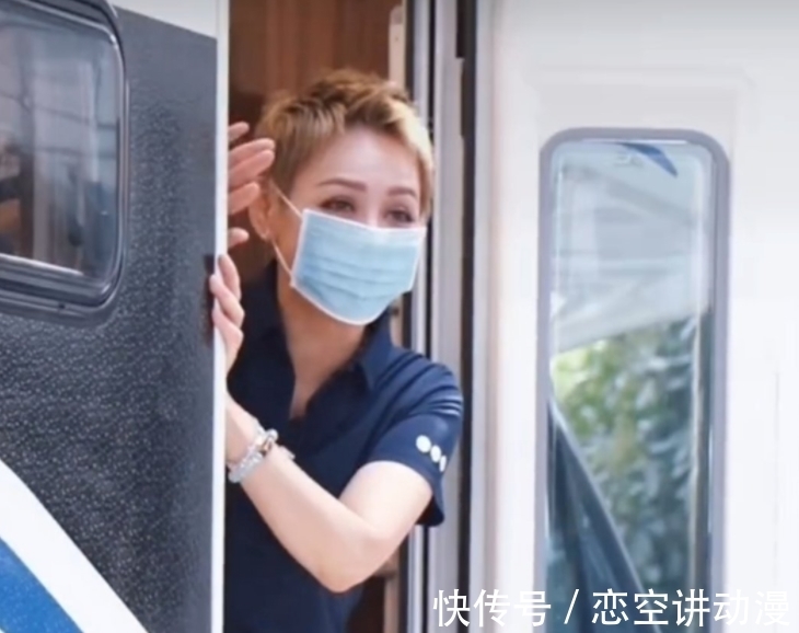 小姐姐|《中餐廳5》路透,周也餐廳造型曝光,龔俊自帶鍋錄制節(jié)目