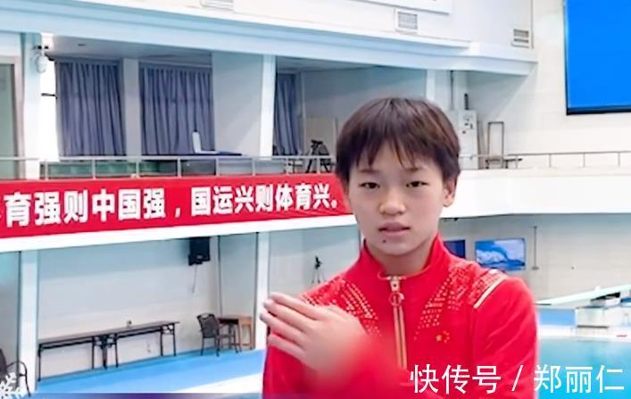 比赛现场|全红婵抵达比赛现场！背着水壶，对着镜头比耶，即将参加“跳海”