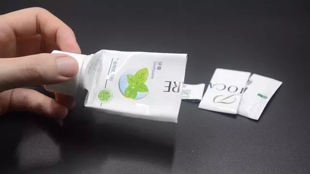 妙用|用完的牙膏管别扔掉，放在厨房一年能省不少钱，邻居见了纷纷学