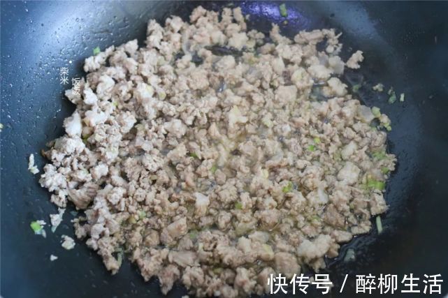 早餐孩子点名要吃它，做法比饺子简单，一锅蒸33个，凉了也好吃