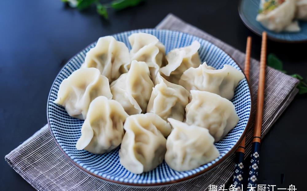 饺子|白菜饺子好吃有诀窍,教你调馅的正确做法与用料,饺子不好吃才怪