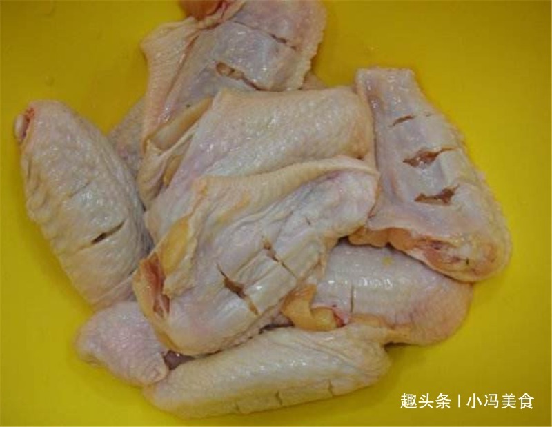 土豆焖鸡翅加上它,软嫩入味,香味十足,出锅就抢空