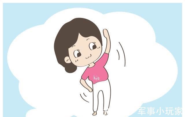 产后运动|宝宝为啥爱哭爱闹,原来是错误换纸尿裤惹的祸,导致脊柱受到伤害