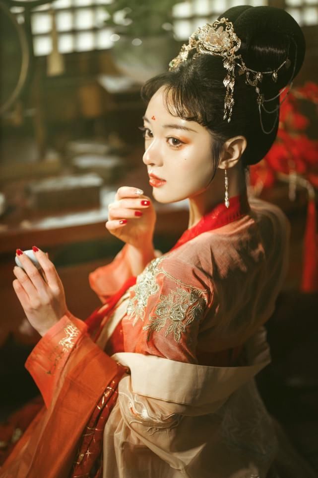 原因|这些原因使家长反对“穿汉服”,对于学生,不让穿汉服是对的吗