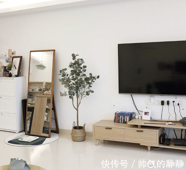 小喜|这对夫妻太有远见,把次卧和客厅打通,清爽开阔,日子过得简单舒适