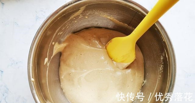 搅拌均匀|口感超丰富的焦糖摩卡蛋糕，一口下去，特别好吃，超满足！
