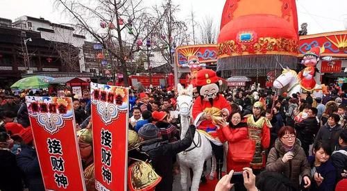  初五吃饺子迎财神，吃“百财饺”“久财饺”，寓意牛年健康发大财