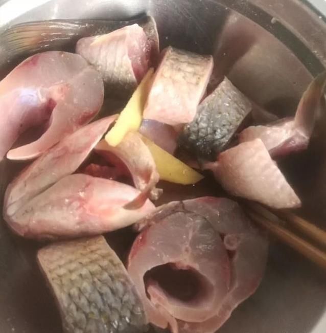 切成|这样做鱼,我们家隔三差五吃一次,永远也吃不腻