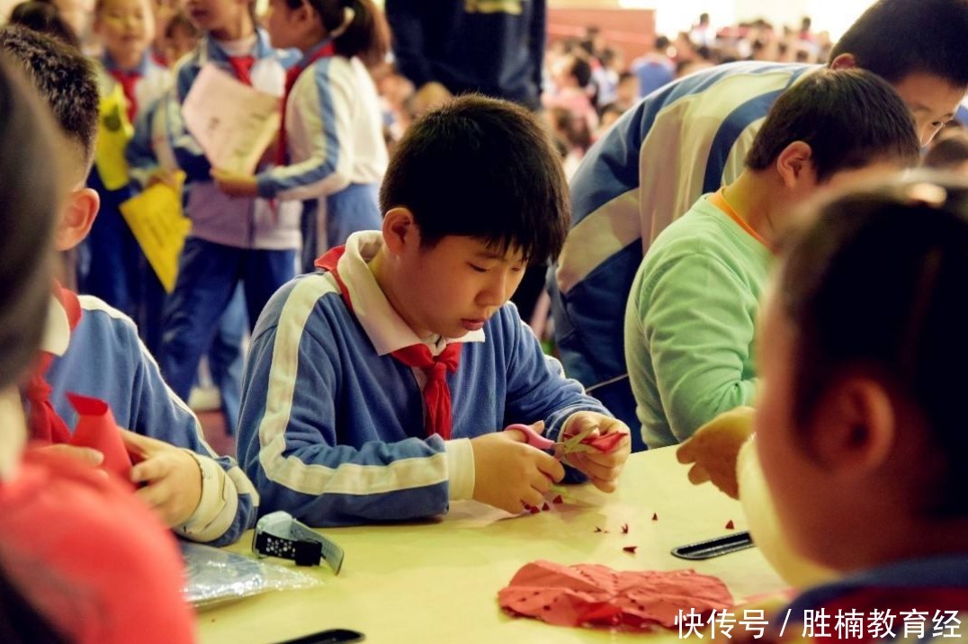 学习成绩|孩子粗心的背后，是基础知识不牢，应及时复习别大意