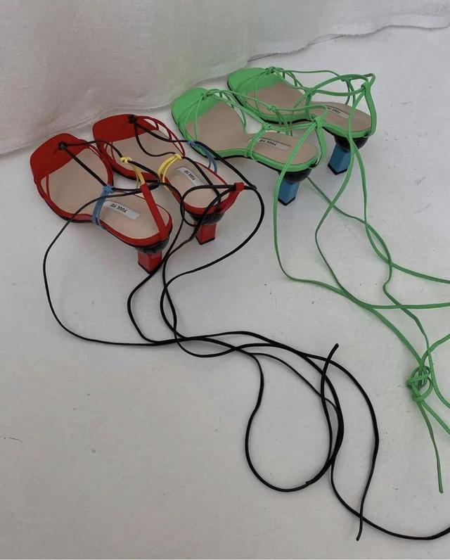 参考价格 翻了身的“土味凉鞋”,这次成了时髦精心中的C位