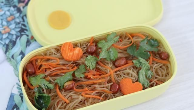 爽滑|晒晒我的午餐,爽滑可口,又酸又辣很入味,同事看到都想夹一筷子