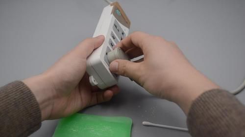 小妙招|插座很难插进去怎么办？教你一个实用小妙招，立马变得非常顺畅